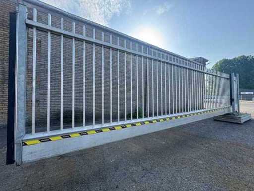 B&G Automatic Sliding Gate