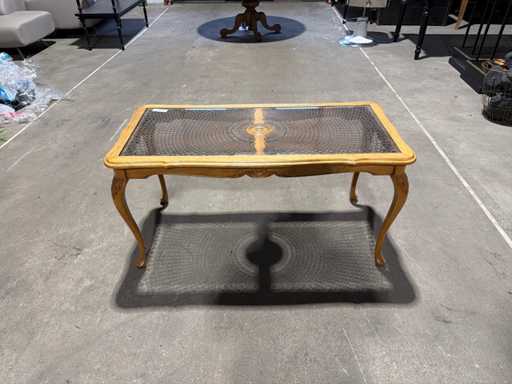 Salontafel met facet geslepen glasplaat