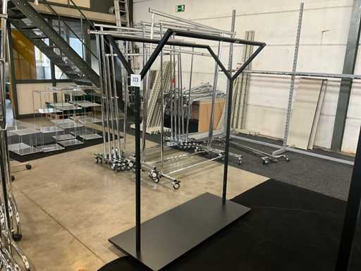 Metalen Winkelrekken/kledingrekken (2x)