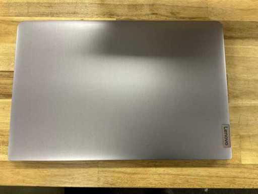 Laptopul Lenovo Ideapad 3