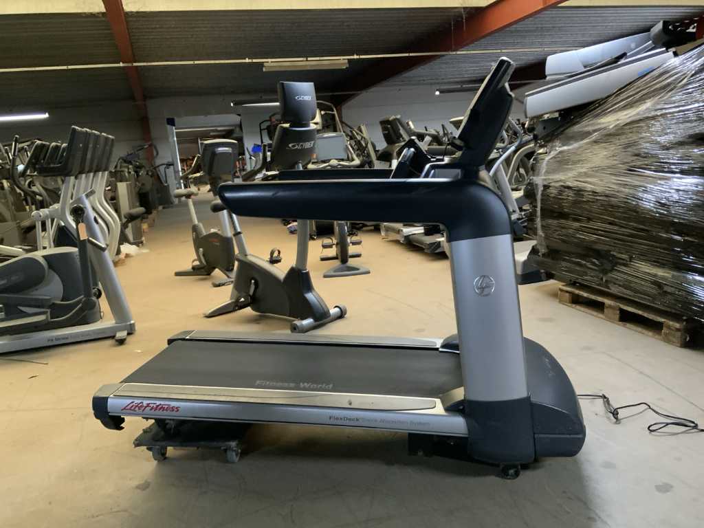life fitness 95T inspire Treadmill