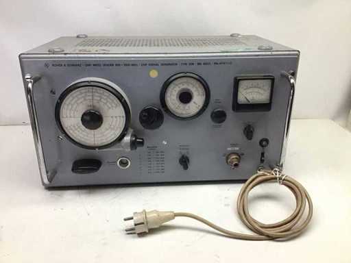 Rhode & Schwarz UHF-Mess Sender 300 Signaal Generator