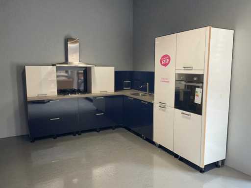 Brugman Night blue Showroom kitchen