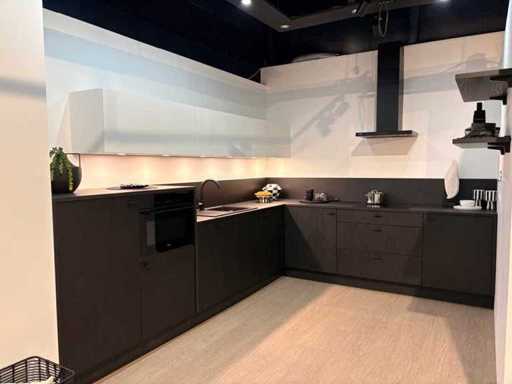 Nolte – kuchnia w salonie z urządzeniami Etna