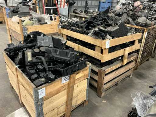 Batch of Mercedes-Benz auto parts