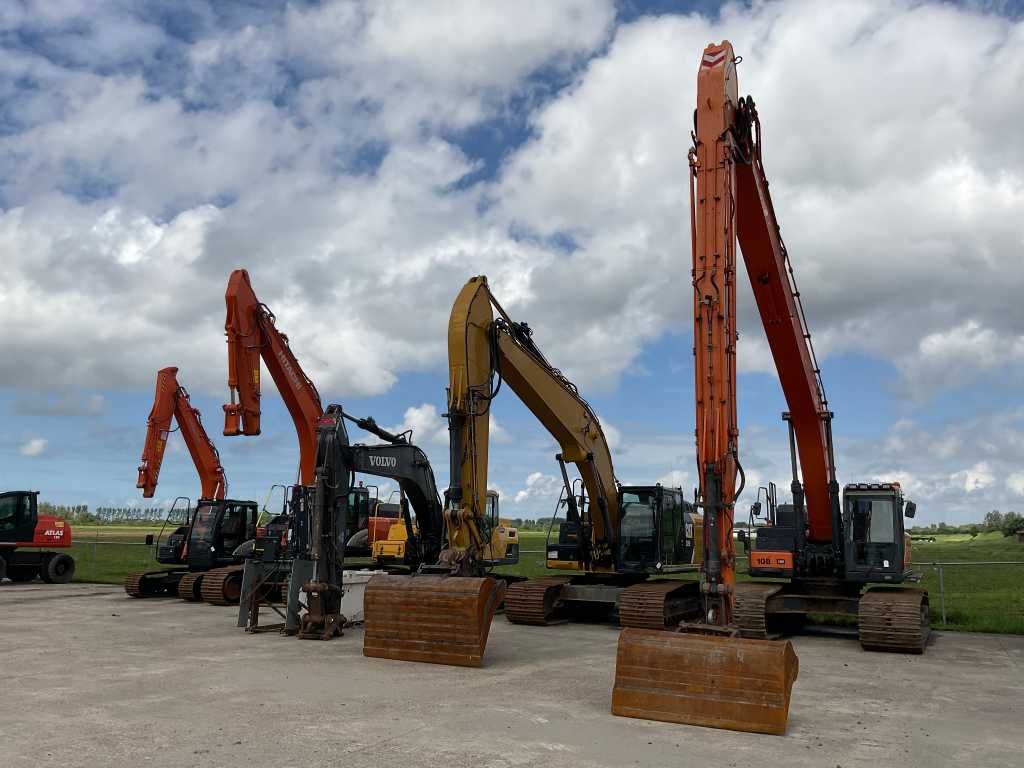 Earthmoving, agricultural and transport machinery
