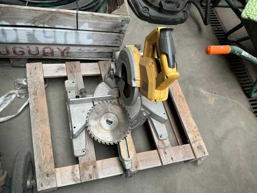 DeWalt DW771 Afkortzaag