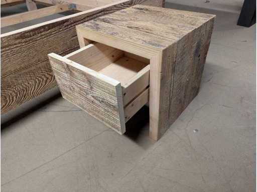 Table de chevet en vieux pin