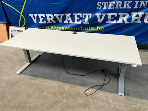Kinnarps Elektrisch verstelbaar Bureau