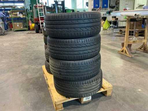 Bridgestone Car Tire 235/40R19 96W voor Skoda Superb (4x)