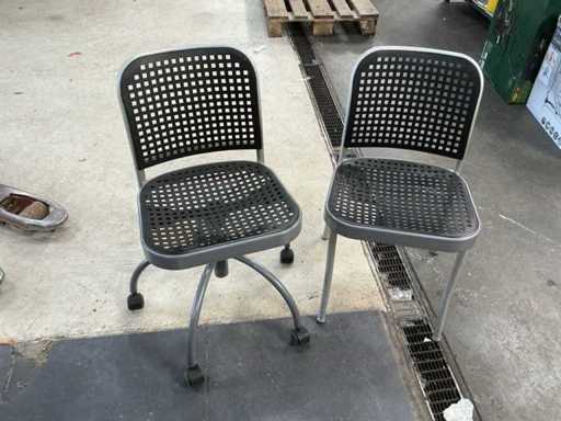 3 fois chaise de bureau ; 6 chaises empilables (9 fois)