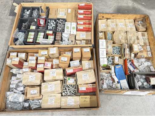   3 Paletten Schrauben und Muttern