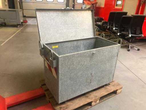 Metalen opslagkist