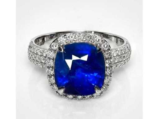 Luxury Ring in Natural Intense Deep Blue Sapphire 6.15 carat