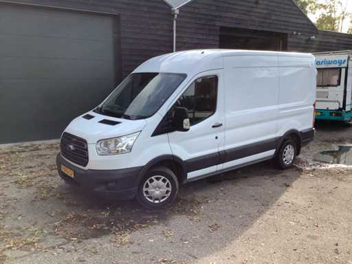 Véhicule commercial Ford Transit