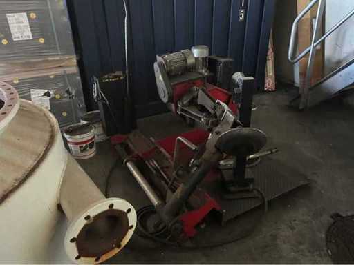 Dispositivo di montaggio per pneumatici