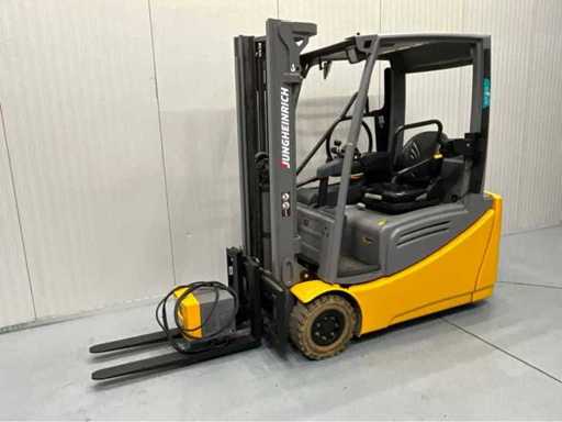 Jungheinrich EFG216 - Carrello elevatore 2018 - Sollevatore libero - Cambio laterale - Caricabatterie - 4483 ore - batteria 2021