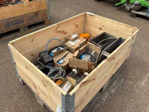 Batch of pneumatic actuators and valves