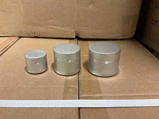 Partij cosmeticapotjes zilver (circa 12.000 stuks)