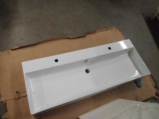 Chiuvet? dubl? cu 2 orificii de robinet