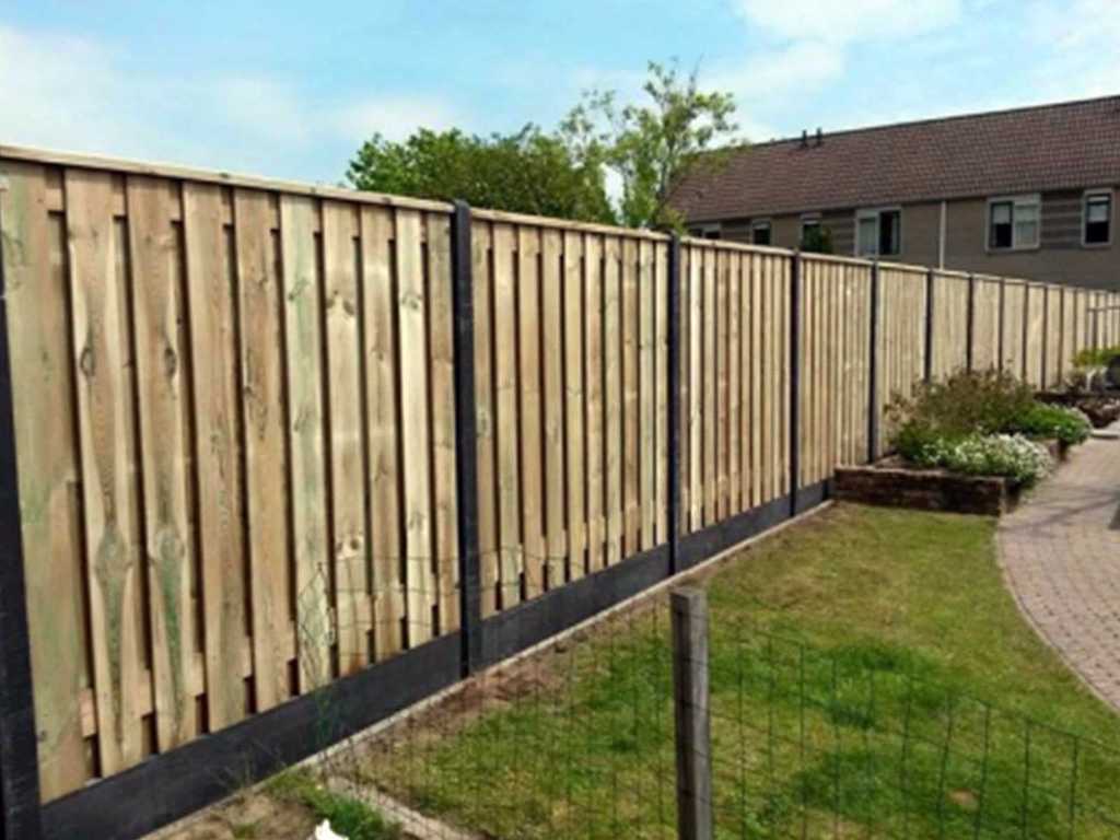 Garden fence with concrete posts 26.5 m