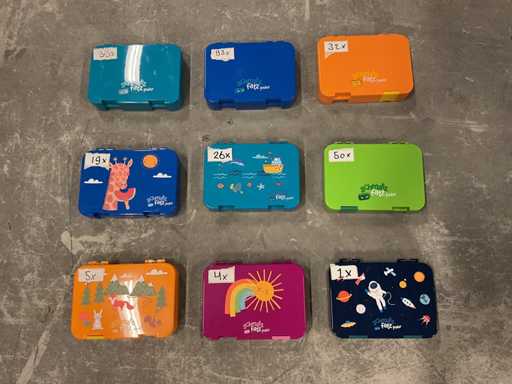 Charge von Brotdosen (265x)