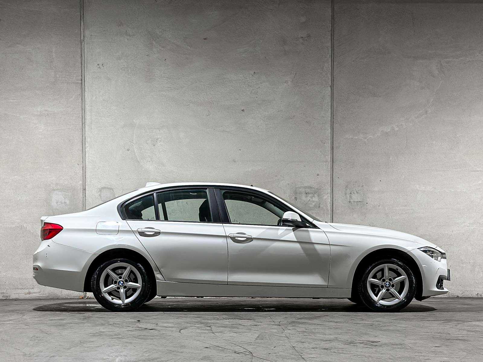 BMW 318i Corporate Lease Executive 3-serie 136pk 2018 (Origineel-NL), SB-204-F