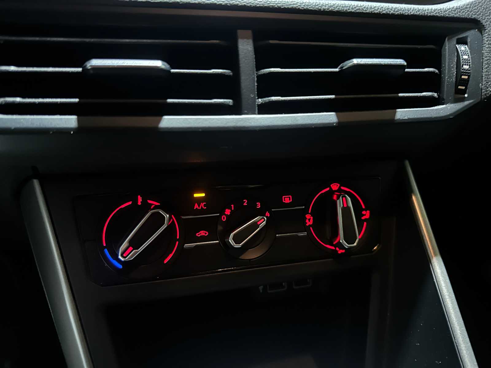 Volkswagen Polo 1.0 TSI Comfortline 95hp 2018, RR-264-G