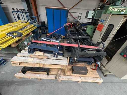 Lot Komatsu/Mitsubishi Forklift Attachments – Double Pallet Clamps
