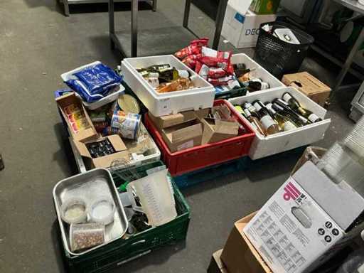 Weine und verschiedene Speisen