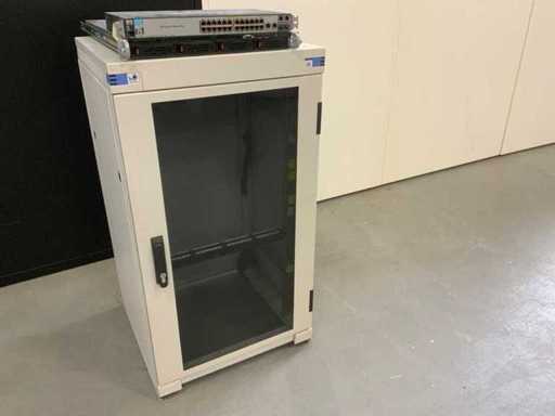 Minkels Varicon Server-Kabinett, Switch und Server