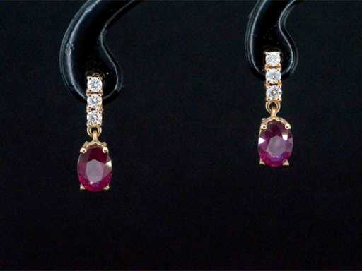 Boucles d’oreilles en or rose, rubis, diamants