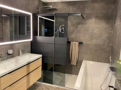 Duka-Villeroy&Boch Inloopdouchewand met schuifdeur en douchevloer