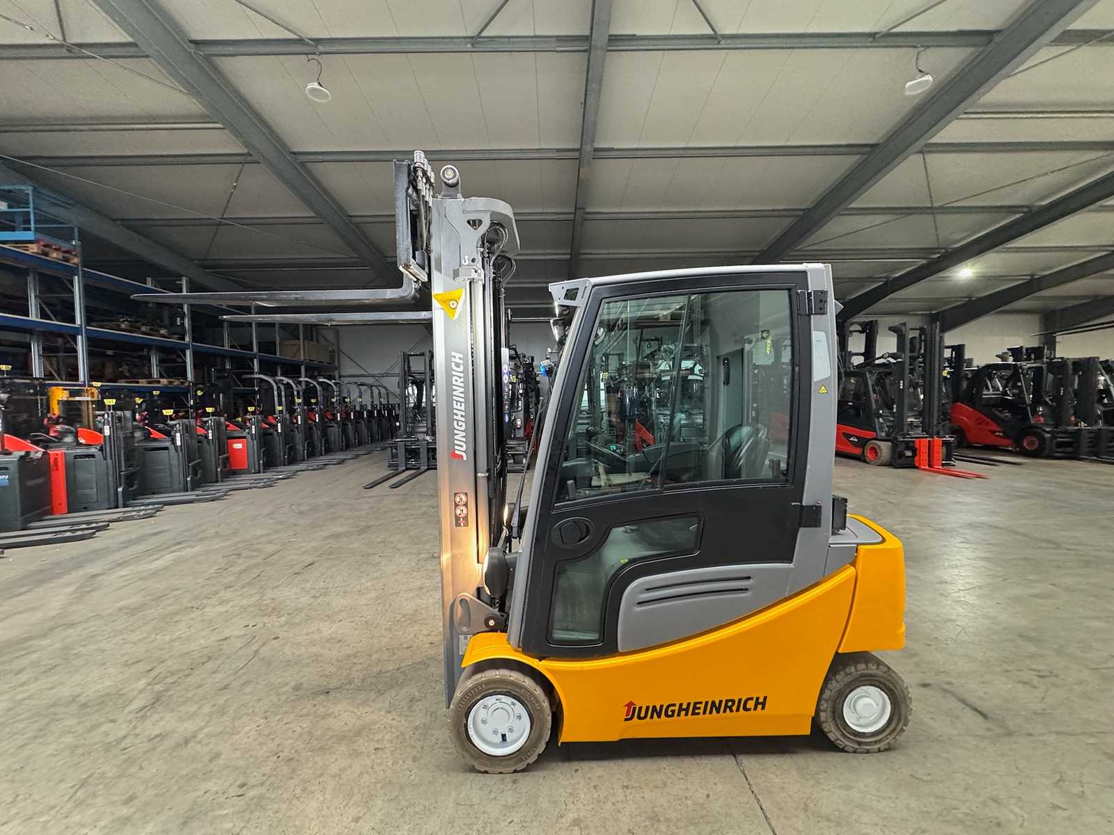 2019 Jungheinrich EFG320 2,000kg LI-ION 3+4+5th valve STZVO electric forklift forklift 7,483 hours
