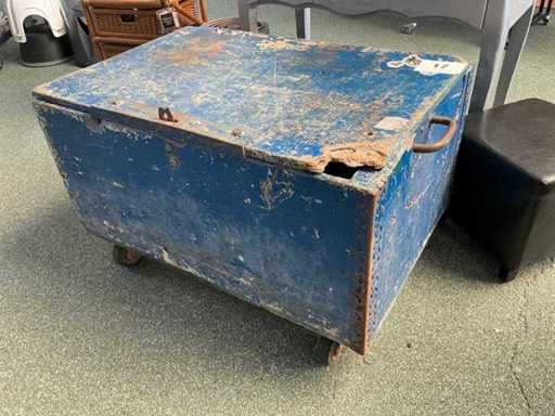 Mobile storage box