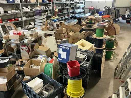 Partij divers elektro-technisch installatiemateriaal