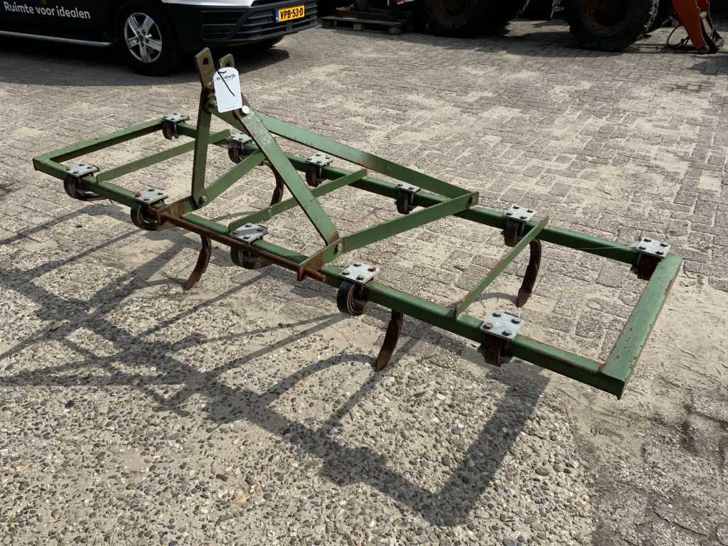 Vibrating tooth cultivator frame