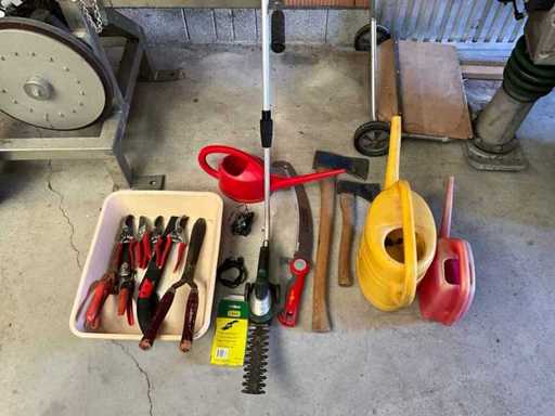 Objets de divers outils de jardin