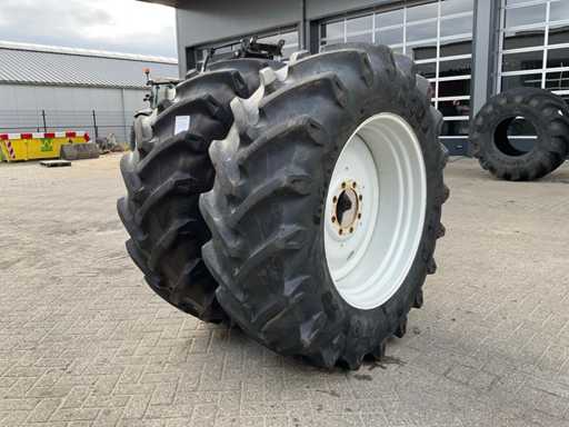 Pirelli TM700 Tire with rim (2x)