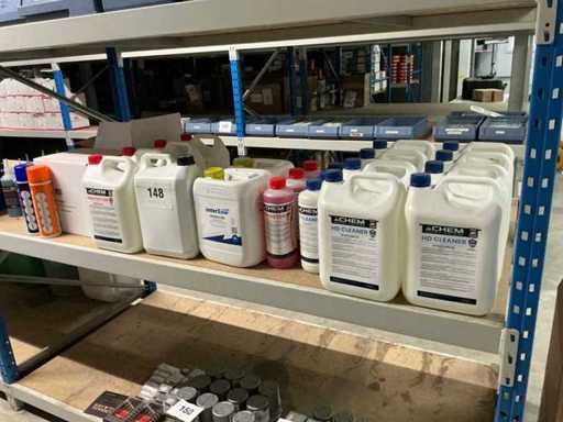 Batch of various cleaners and lubricants (56x)