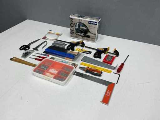 Lot de divers matériaux d’outils