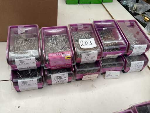 10 Greifboxen mit Nägeln