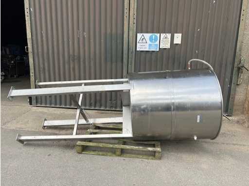 Verticale olieopslagtanks