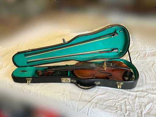 Violino antico con archi