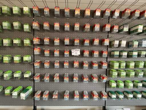 400 blisters met bevestigingsmaterialen