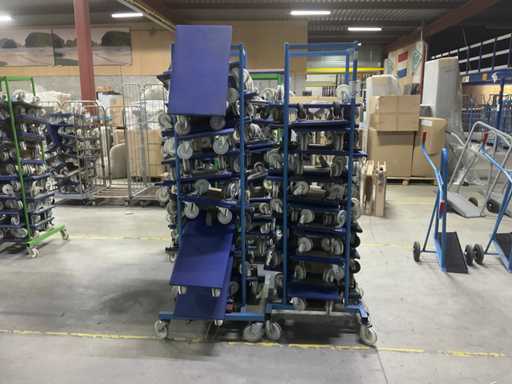 Wagen mit Möbeltransportern (2x)