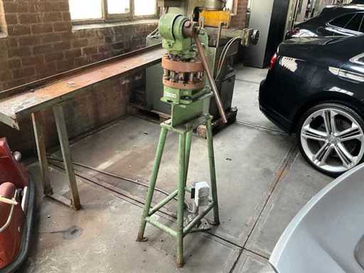 Punching machine - 585000
