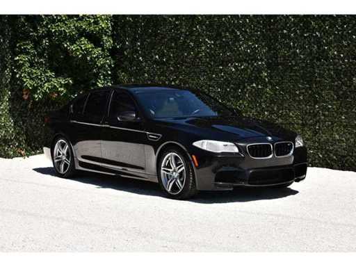 2014 BMW M5 Sedan 4.4L V8 VAT Car 