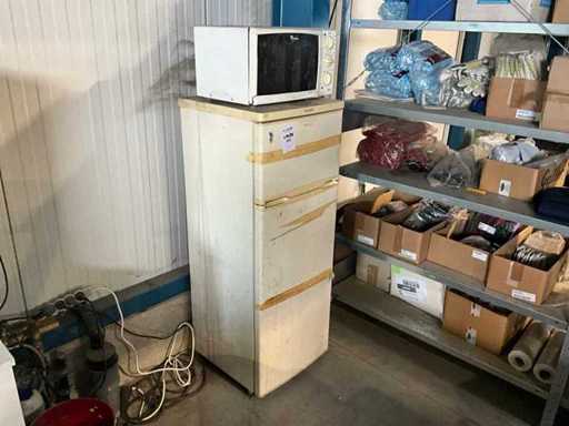 Kühlschrank und Mikrowelle