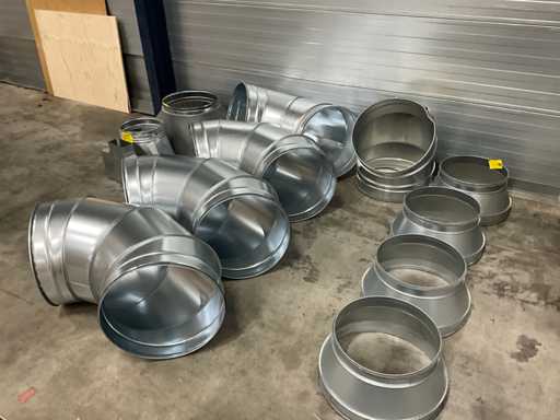 Diverse bochten en toebehoren (12x)